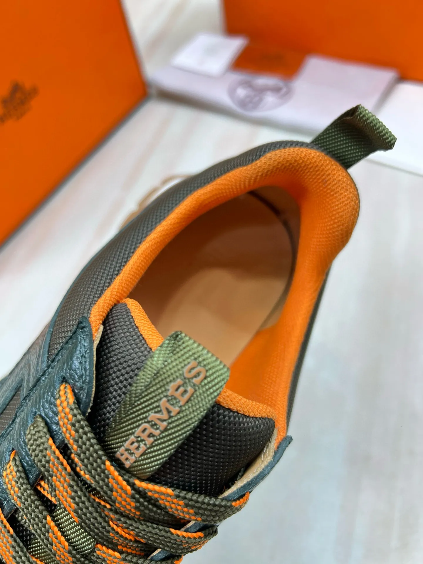 Factory price: 580💰Hermes Jimmy men's sneakers, Hermes high-tech canvas and suede goatskin sneakers with grooved rubber soles. Create a modern hiking style. Honey-colored rubber sole, white rubber midsole, pumpkin-colored high-tech canvas lining Size: 38-44 (45 customized)